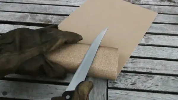 Can a knife be sharpened with a sanding block
