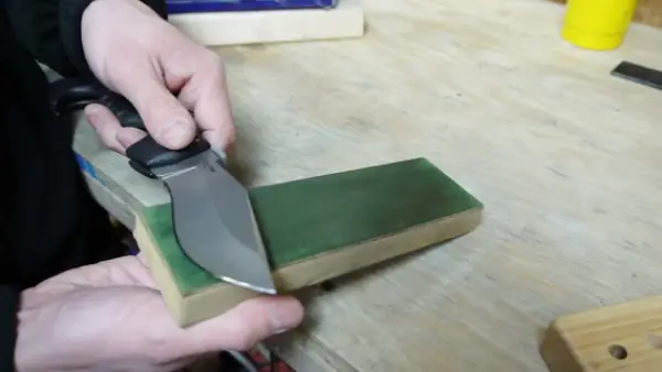 How to Sharpen a Curved Knife: Six DIY Steps to Follow
