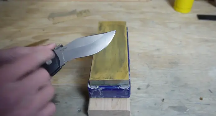 How to sharpen a curved knife