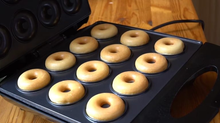 how do you make donuts in a donut maker